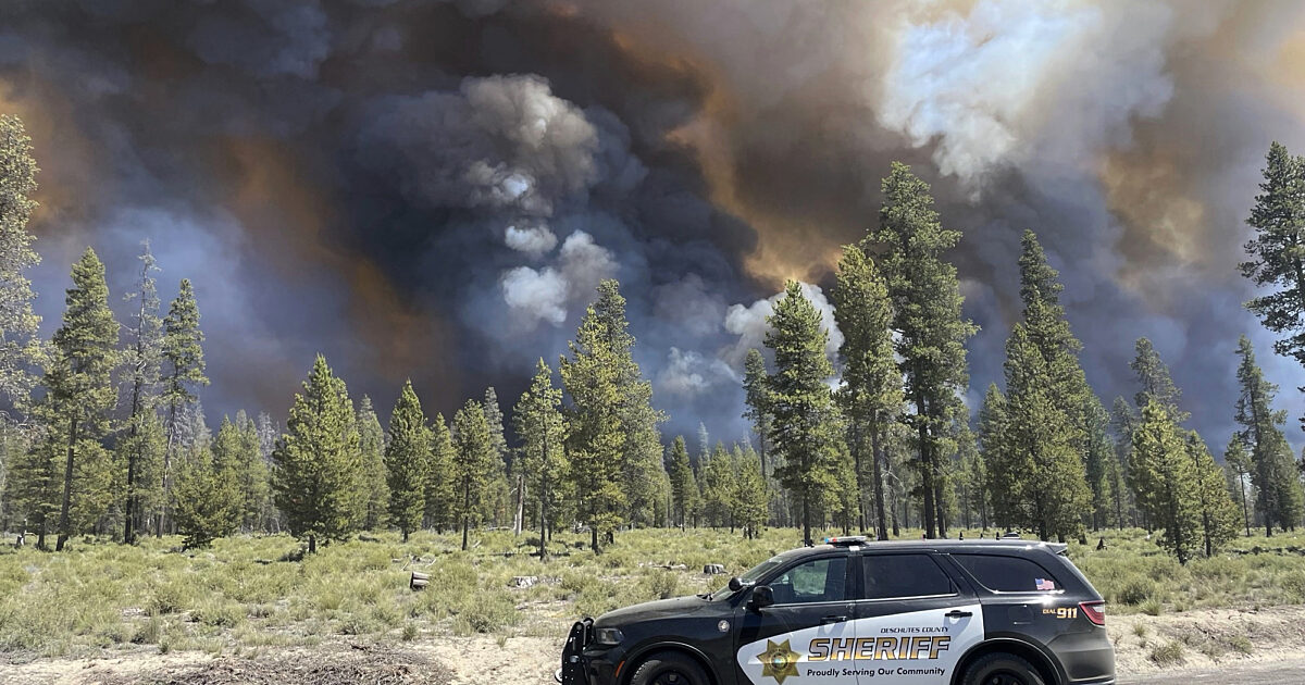 Des centaines de personnes ont reçu l'ordre d'évacuer suite au dernier incendie de forêt en Oregon
