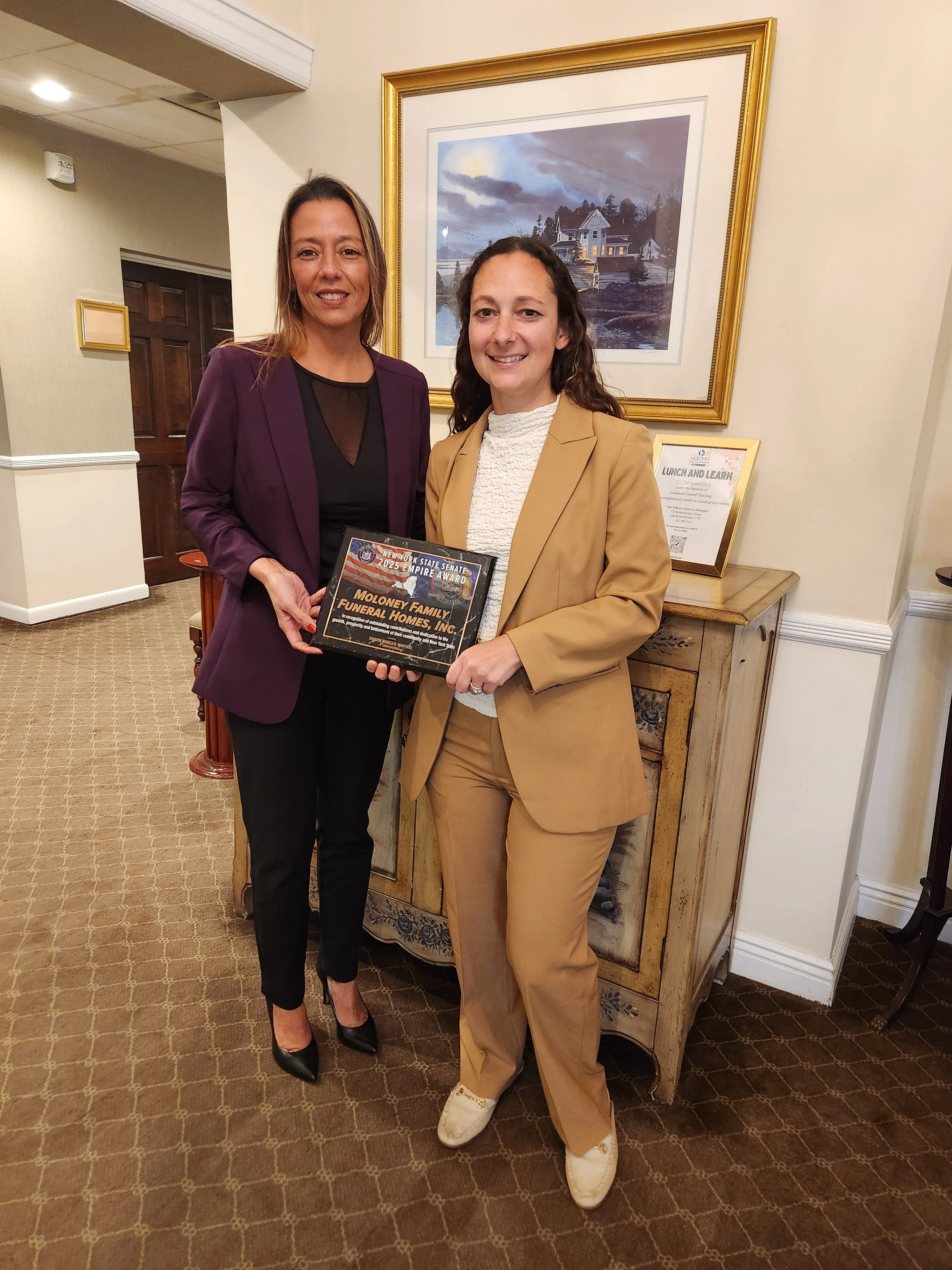 Le sénateur Martinez récompense les entreprises du comté de Suffolk en leur décernant des Empire Awards