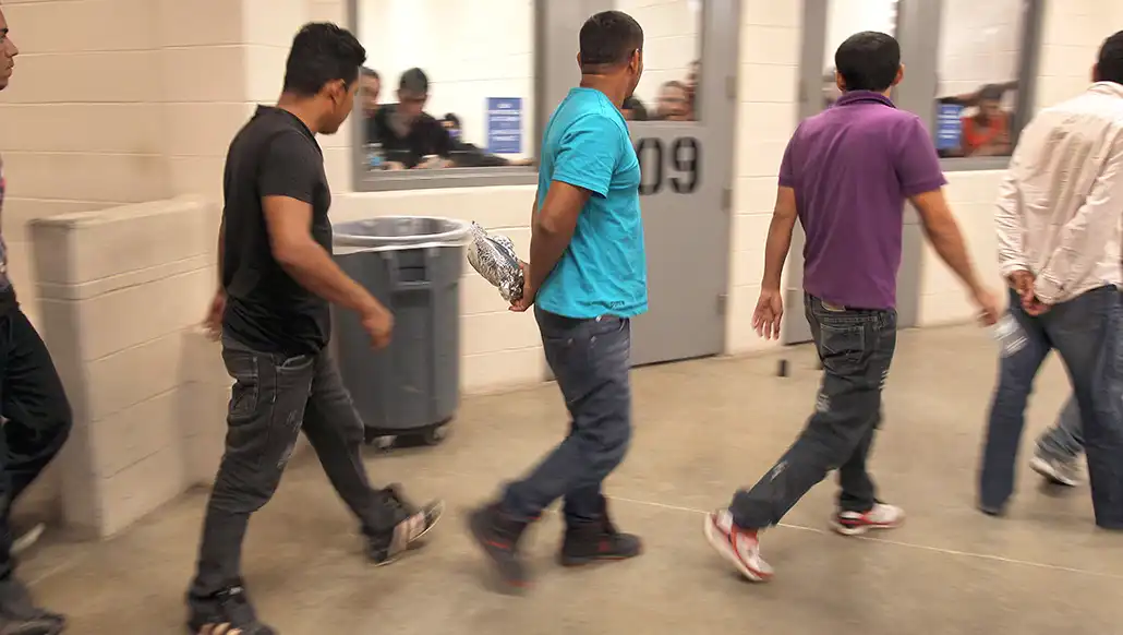 L'Association du Barreau de l'État de New York soutient le droit à l'assistance des immigrants détenus