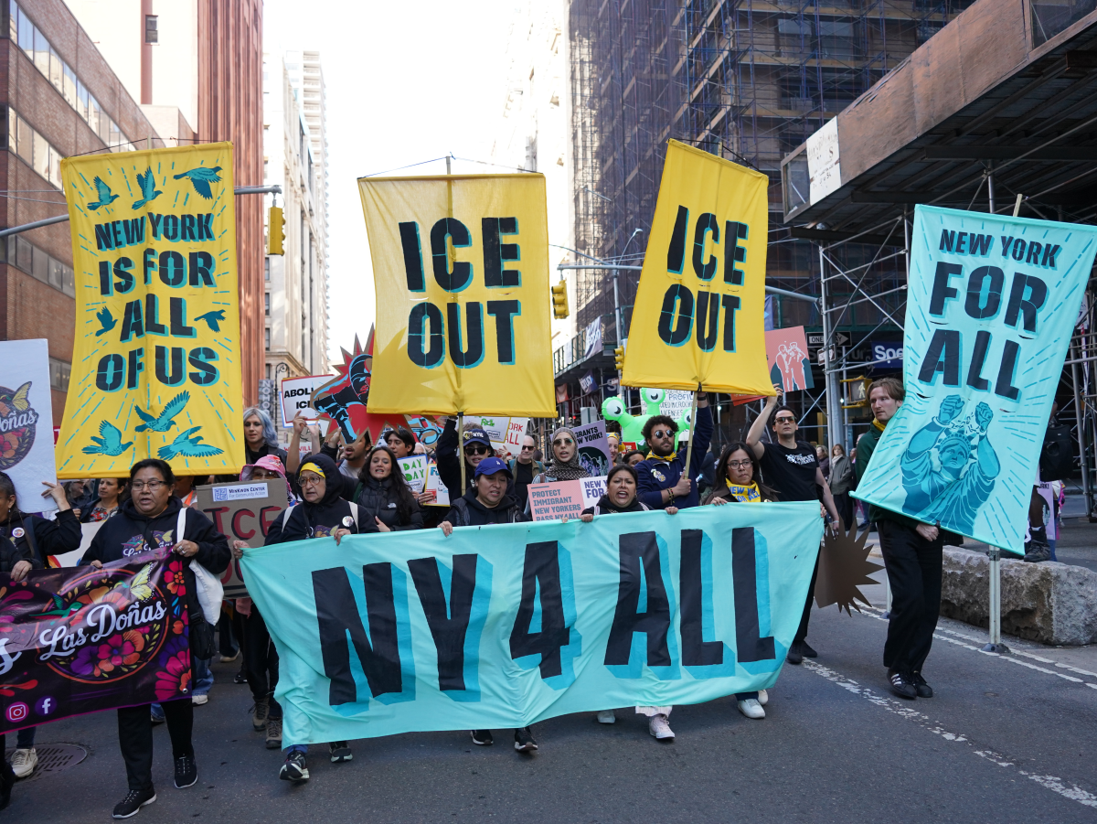 Des milliers de travailleurs immigrés protestent contre les attaques de l'ICE et la guerre de Trump