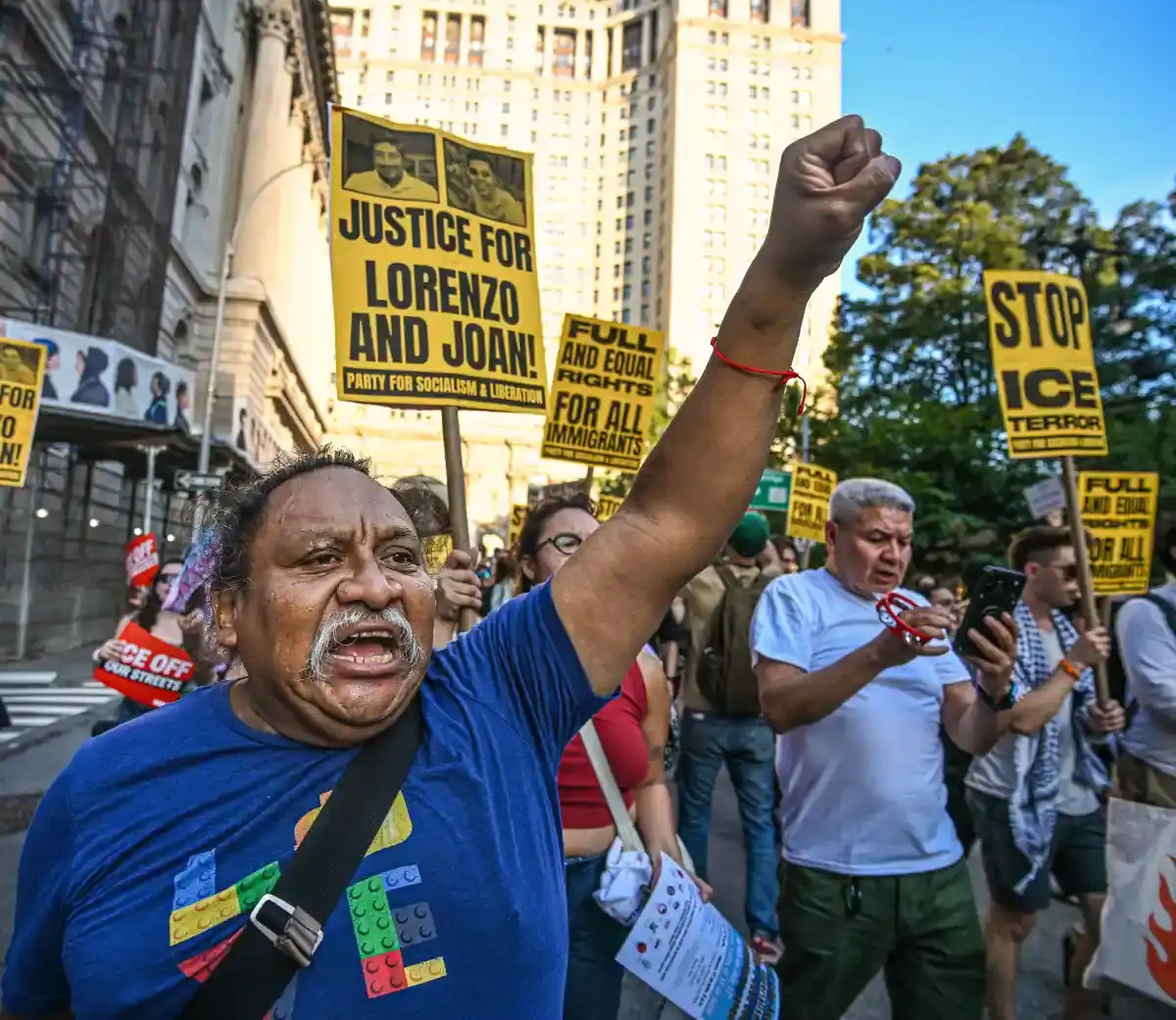 les-new-yorkais-manifestent-contre-lice-apres-les-recents-deces-lies