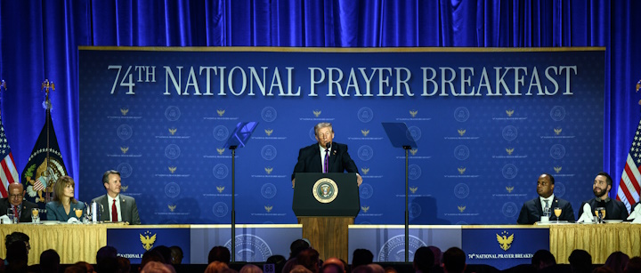 Aucune preuve claire que la religion est « plus grande et plus forte » aux États-Unis, malgré les affirmations de Trump