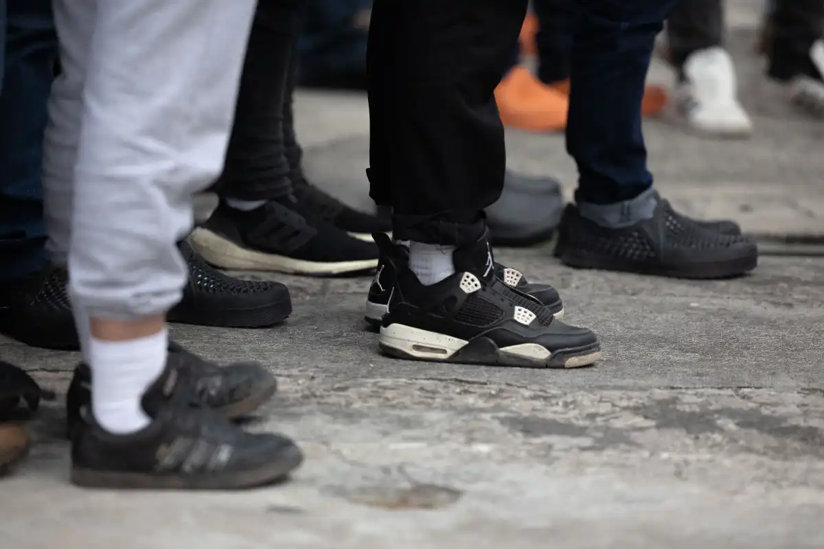 des-immigrants-du-honduras-de-cuba-et-de-lequateur-accusent