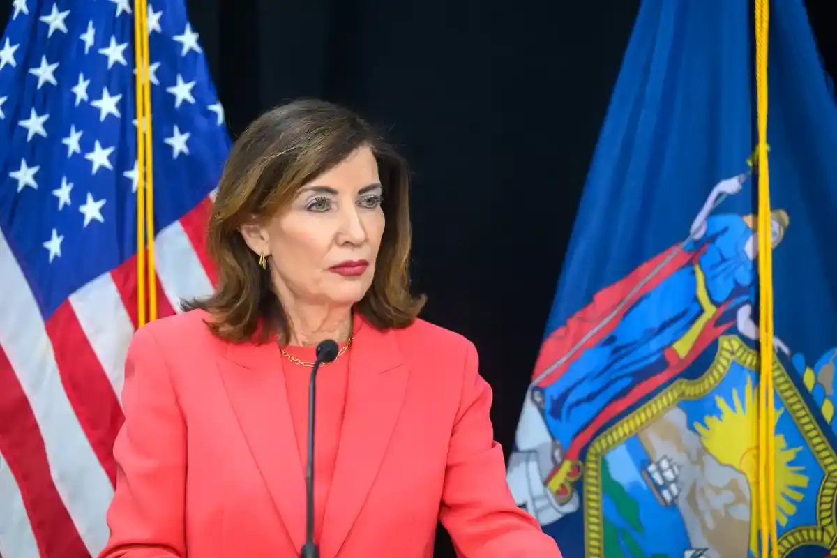 hochul-fait-appel-a-trump-a-propos-du-tps-et