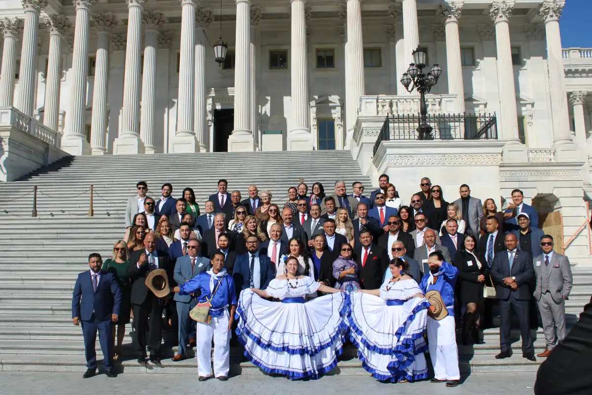 les-dirigeants-salvadoriens-commemorent-lindependance-au-congres-et-plaident-pour