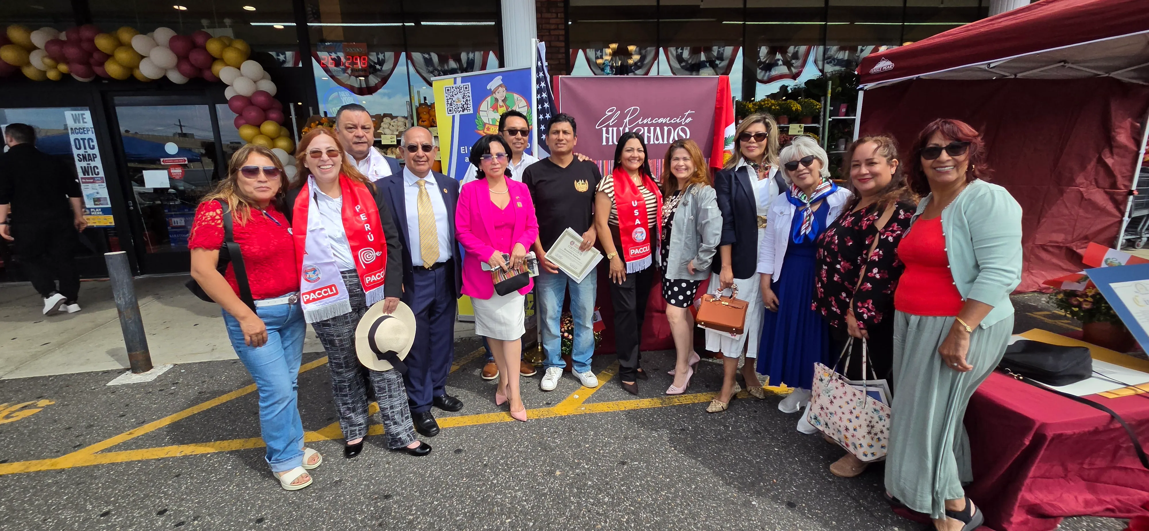 Inauguration du restaurant "El Rinconcito Huachano" à West Hempstead