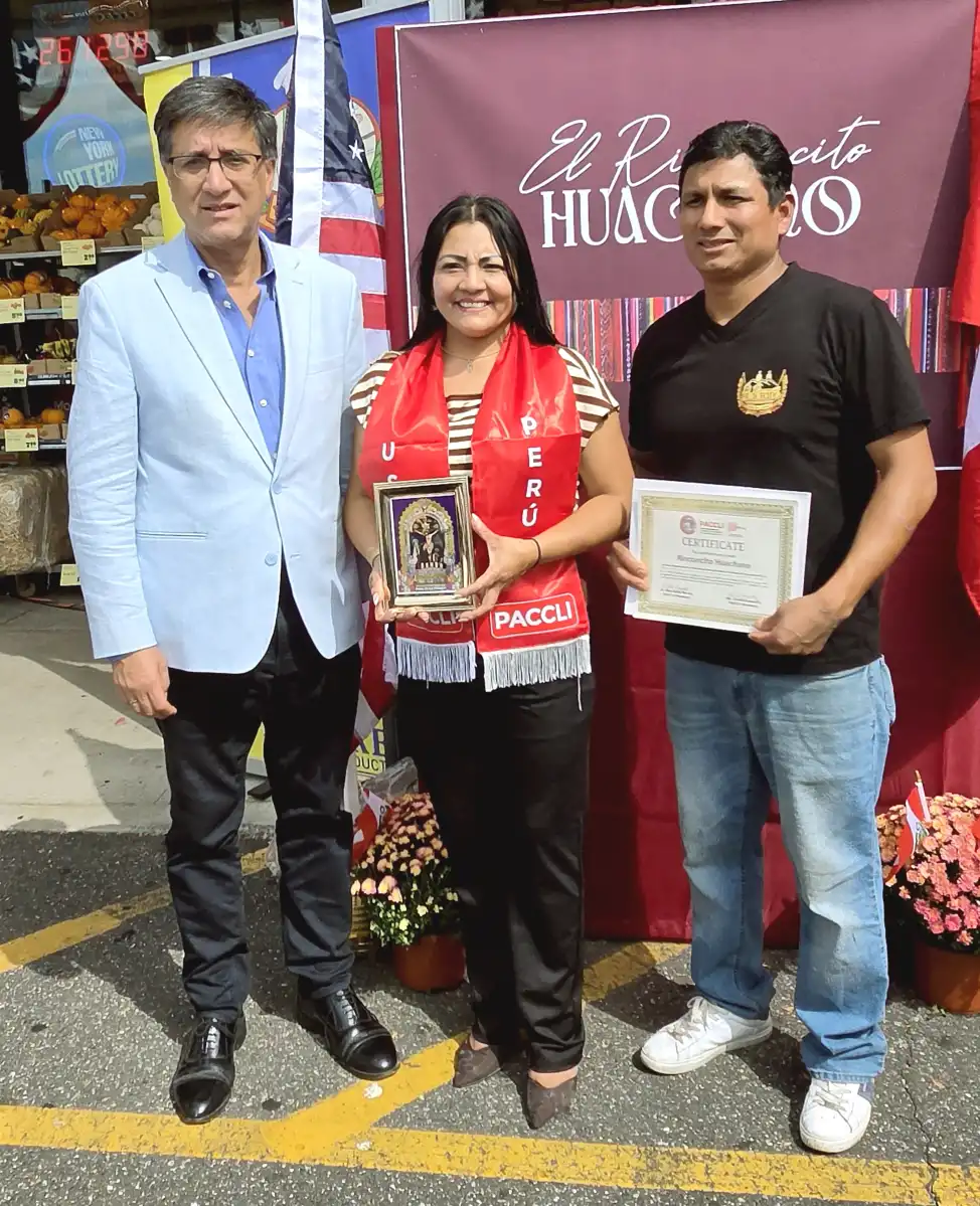 Inauguration du restaurant "El Rinconcito Huachano" à West Hempstead