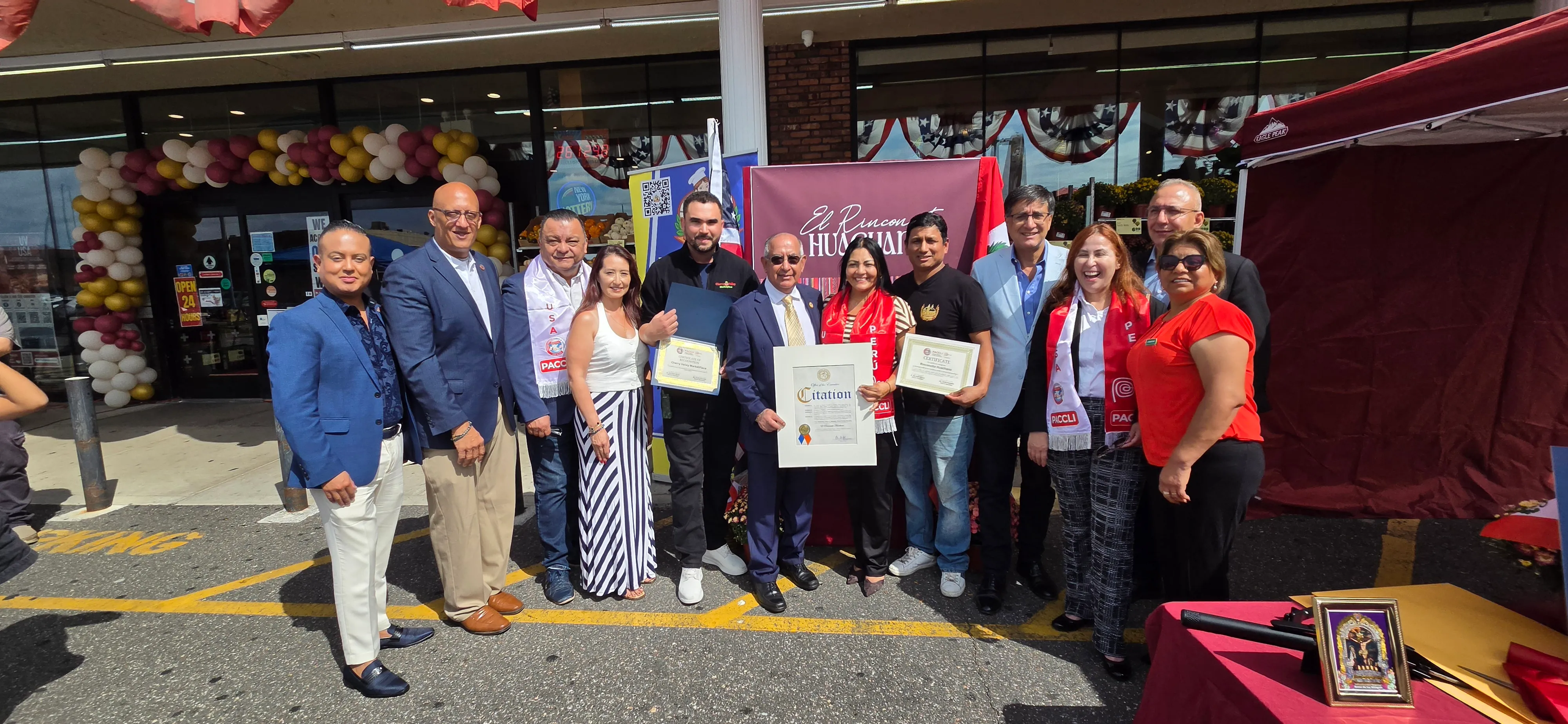 Inauguration du restaurant "El Rinconcito Huachano" à West Hempstead