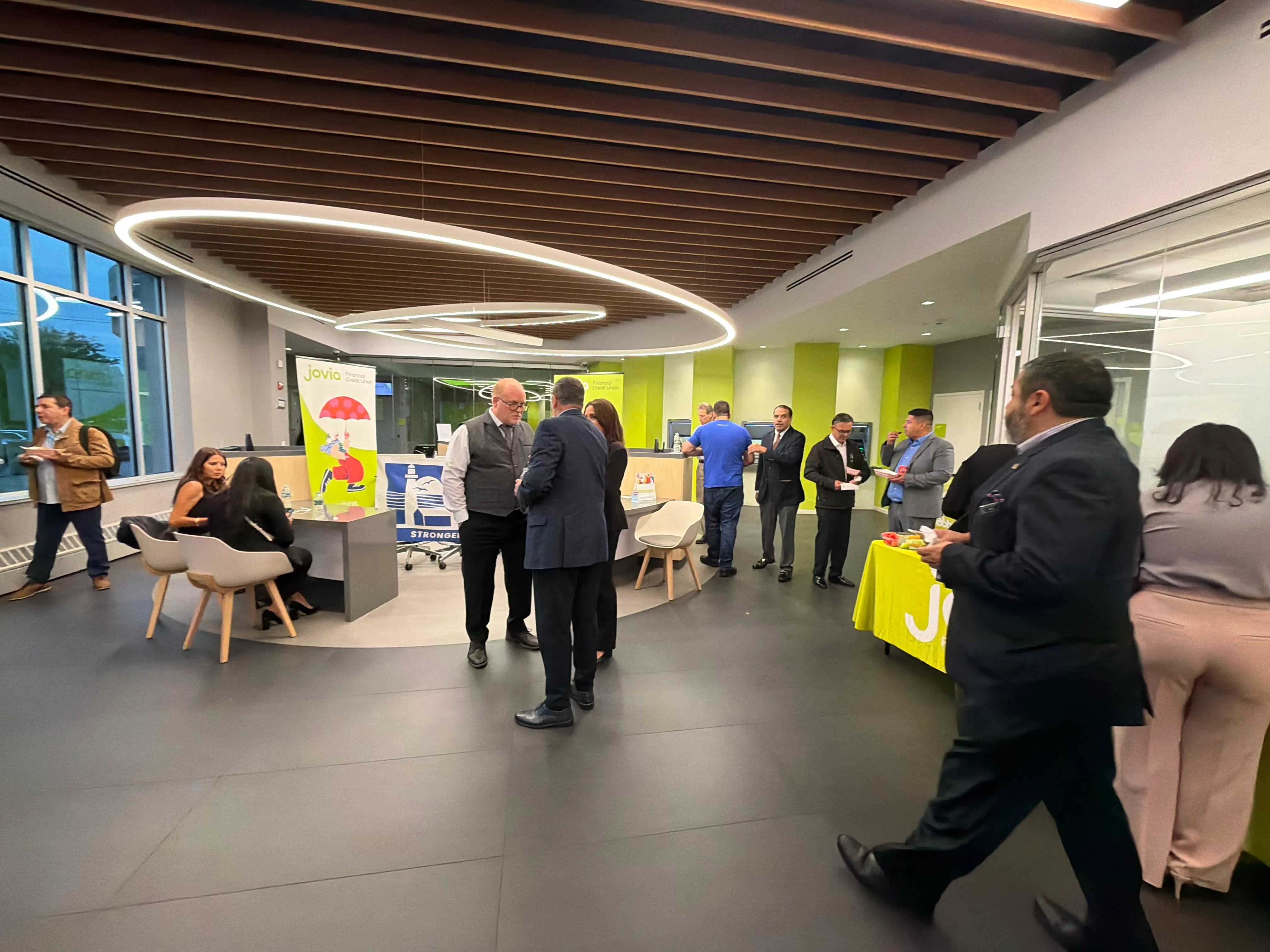 La Chambre de commerce hispanique de Long Island et la Jovia Financial Credit Union organisent un événement de réseautage pour le « Mois du patrimoine hispanique »