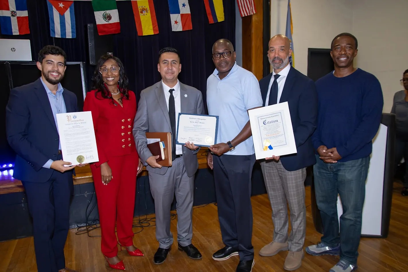Le législateur Davis célèbre le Mois du patrimoine hispanique à Rockville Centre et Hempstead Village
