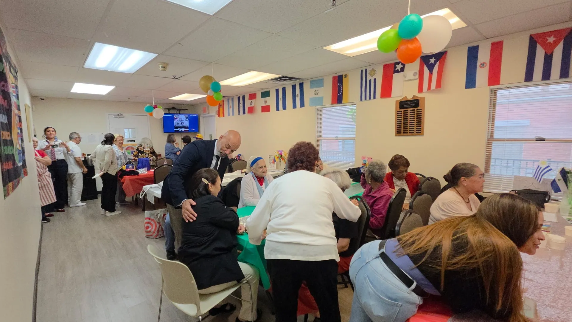 Le législateur Davis célèbre le Mois du patrimoine hispanique à Rockville Centre et Hempstead Village