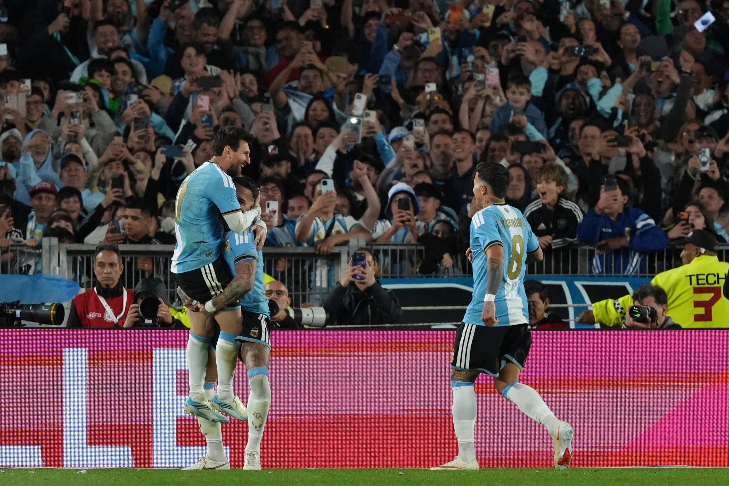 Merci Messi! ...Le meilleur de tous a dit au revoir à "l'Albiceleste"