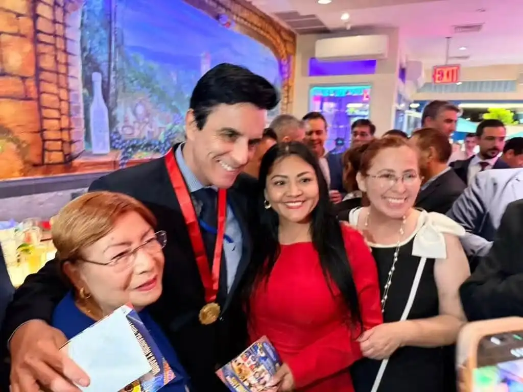 Le ministre des Affaires étrangères Carlos Espá a rencontré la presse péruvienne de New York et du Pérou
