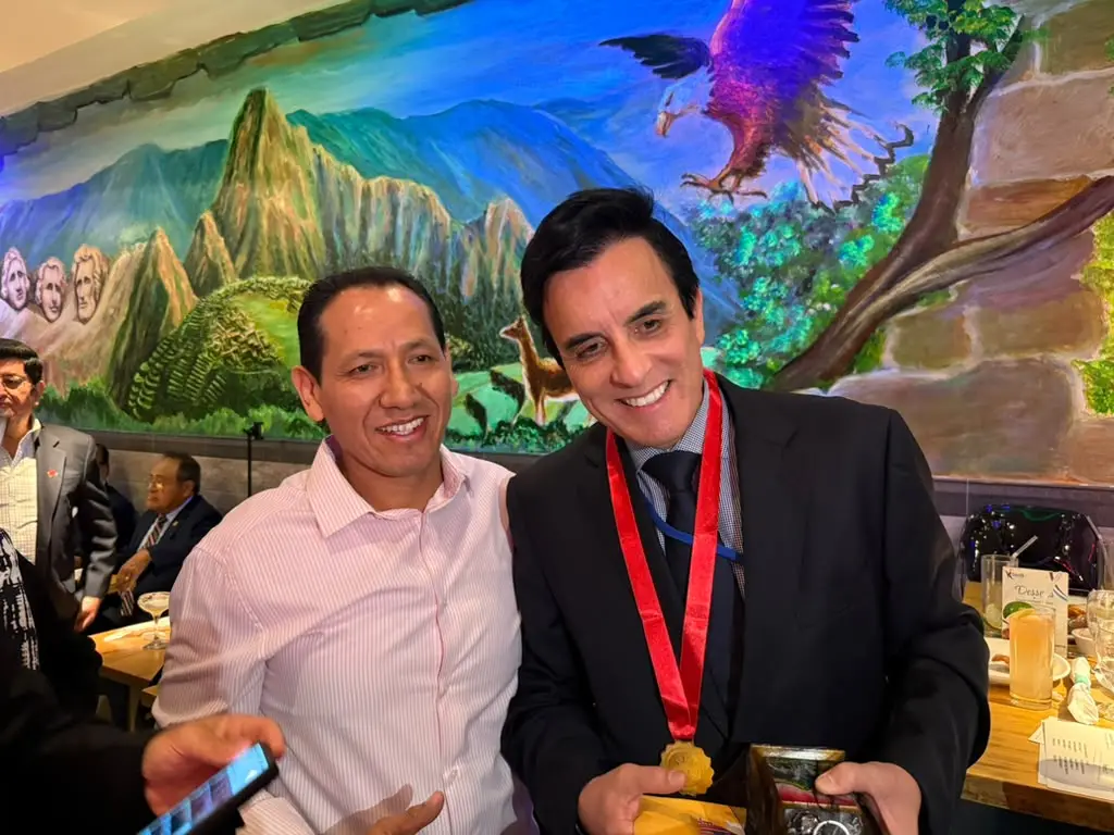 Le ministre des Affaires étrangères Carlos Espá a rencontré la presse péruvienne de New York et du Pérou