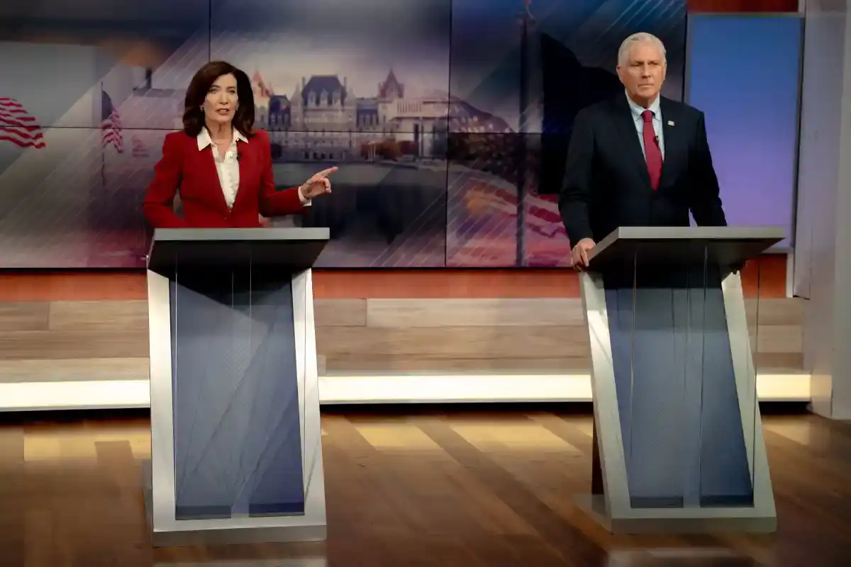 hochul-et-blakeman-saffrontent-sur-lice-et-le-cout-de