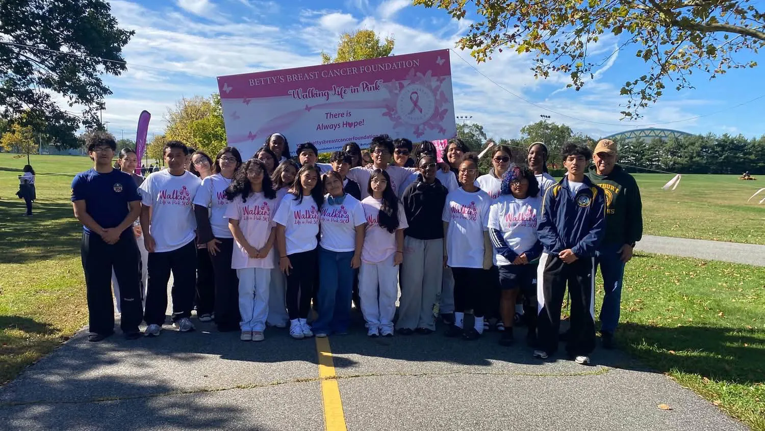 La marche pour la vie de la Fondation du cancer du sein de Betty amène la communauté au parc Eisenhower