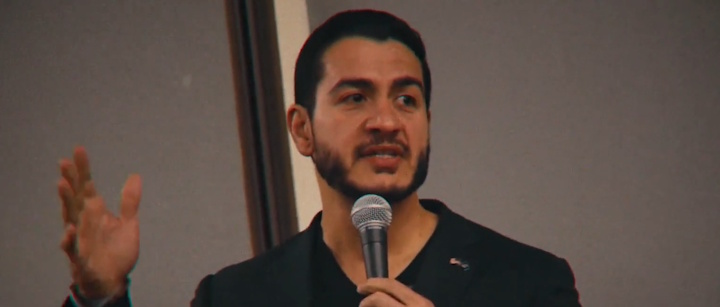 Des publicités républicaines attaquent El-Sayed pour ses commentaires passés et ses positions sur la police et les prisons