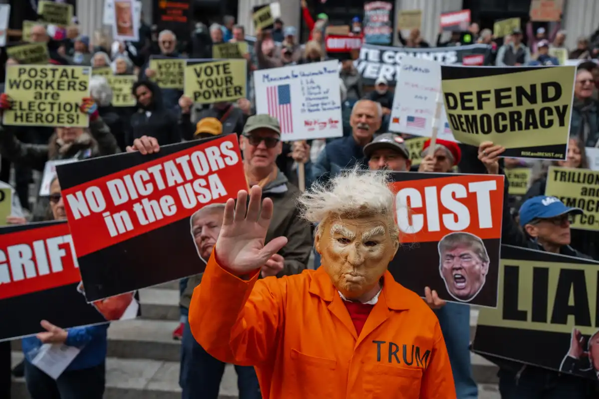 lapprobation-de-trump-tombe-a-un-plus-bas-historique-quelques