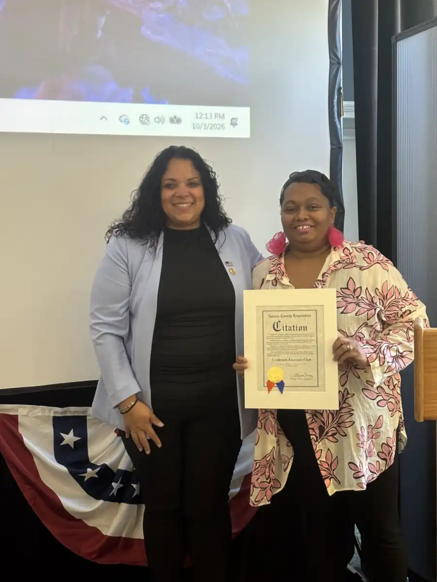 le-legislateur-nunez-rejoint-le-lynbrook-kiwanis-club-lors-dun